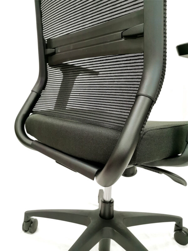 GOPZ-W13MBK ONYX Series Mesh Chair – Medium Back - Image 4